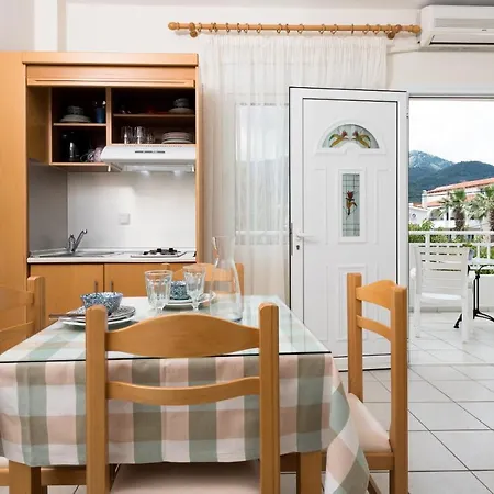 Lejlighedshotel Elena Nina 4*